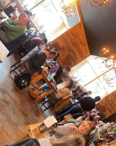 Restaurant Grill La Sangria BBQ a 5 minutos de Encamp en el cruce con Meritxell, dirección a las pistas de esquí de Grandvalira es posiblemente una de las mejores brasas de Andorra. Donde la calidad de unas carnes prémium se unen a un local espacioso, elegante y cómodo, disponiendo además de una magnífica terraza exterior. 