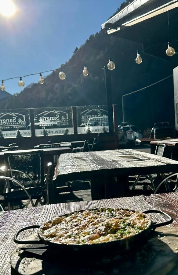 La meilleure tartiflette des vallées d'Andorre, La Tartiflette du Restaurant La Sangria Grill: de bonnes pommes de terre un peu dorées, du grillé de qualité et beaucoup de reblochon