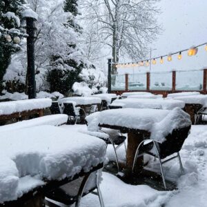 À la Sangria Grill Restaurant, cette vidéo a été enregistrée à 10 heures du matin. Des jours comme ceux-ci, la tentation de savourer une délicieuse et réconfortante soupe à l’oignon maison est irrésistible. 