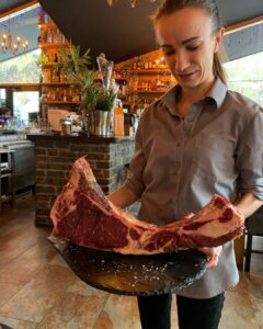 ¡Qué emocionante que hayáis visitado Andorra! 😊 Es un país con una belleza natural impresionante y una rica tradición gastronómica. El Restaurant La Sangría Grill suena como un lugar increíble para los amantes de la carne. Aquí tienes más detalles sobre este restaurante: Nombre: Restaurant La Sangría Grill Especialidad: Txuletones y carnes prémium XXXXL Ubicación: En la Carretera General, cerca de la rotonda de acceso al Santuario de Meritxell en Canillo. Los Chuletones son chuletas de carne de vacuno, típicas del País Vasco y Navarra. Se caracterizan por su gran tamaño y su sabor intenso. Si os gustan las carnes jugosas y sabrosas, seguro que disfrutasteis de una experiencia culinaria memorable en La Sangría Grill. Además, me alegra saber que seguís a @AndorraLovers. ¿Hay algún otro lugar o restaurante que hayáis descubierto durante vuestro viaje? Si tenéis más recomendaciones o si necesitáis información adicional sobre Andorra, no dudéis en preguntar. ¡Estoy aquí para ayudar! 😊🍽️ Havíem sentit molt a parlar del restaurant La Sangria Grill a Meritxell direcció Canillo i ja entenem el perquè. Restaurant La Sangria Grill esta situat a Meritxell, a uns 20 minuts d'Andorra la Vella. Està especialitzat en carn a la brasa a l'estil francès, de mida XXXXL, hi podeu trobar tomahawok o baveta de bou de diferents mides, la ració més petita es increiblement gran. Però la carta és molt variada i podeu trobar tota mena de plats típics de muntanya, i alguns de gastronomia francesa com fondues. Vam menjar molt i no ens va quedar gana per les postres, però diuen que s'han de provar les creps casilanes que fan. Si sou amants de la bona i millor carn, La Sangria Grill REstaurant és l'ideal per vosaltres! El plat més popular al Restaurant La Sangria Grill és, sens dubte, la carn a la brasa. Amb la seva especialització en carn a l’estil francès, és el lloc ideal per als amants de la bona i millor carn. Els tomahawks i les bavettes de bou són opcions delicioses, i la mida XXXXL de les racions segurament satisfarà fins i tot els més famolencs. A més, si us agraden els plats típics de muntanya i la gastronomia francesa, també podeu gaudir de fondues i altres opcions delicioses. I no oblideu deixar espai per les creps casolanes per a les postres! 😊 Si teniu més dubtes o necessiteu més informació, no dubteu a preguntar! 🍽️ Aquest cap de setmana hem estat a 📌 #Andorra al Restaurant La Sangria Grill a Meritxell on mana la cuina de muntanya🏔 amb plats molt abundants i les brases🔥 com a protagonistes a la cuina. Amb aquest escenari, vam decidir anar forts i anar a menjar un autèntic Xuleton de bou🥩 per dues persones només apte per carnívors amb gana😂 El restaurant escollit per fer aquest tros d’àpat va ser @lasangriacanillo, un local acollidor a les portes del Santuari de Meritxell. El mestre braser domina el foc amb mestratge👌🏻. Ens van servir el Xuleton XXXXL amb patates, verdura i acompanyat de 4 salses😍: pebre, ceps, formatge blau i all i julivert, d'escàndol😋, senzillament meravellós. Com que som uns temeraris, no vam poder evitar partir-nos un camembert🧀 fos al forn d’entrant🙊. Deliciós! Tot i que prescindible si haguéssim sabut el que ens venia després🤣 🍷: un vi negre Ales Negres de l’Empordà del celler @terraremota 100% garnatxa negra que va ser el company de festa pel festival de carn. #foodielophia #foodporn #foodie #andorrafoodie #instafood #foodart #instagood #chuletón #txuletón #meat #meatlovers #lasangriagrill #lasangria #andorra #andorre #meritxell #canillo #restaurantesandorra #andorrarestaurantes Sembla que heu tingut una experiència gastronòmica increïble al Restaurant La Sangria Grill! El fet que el restaurant estigui situat a Meritxell, prop del Santuari de Meritxell, li dona un toc especial. I, per descomptat, la carn a la brasa és la protagonista indiscutible. El Xuleton de bou que vau demanar sembla una autèntica festa per als amants de la carn. Amb les patates, la verdura i les 4 salses (pebre, ceps, formatge blau i all i julivert), segurament va ser una experiència deliciosa. I no puc evitar somriure amb la vostra descripció del camembert al forn d’entrant. A vegades, les sorpreses culinàries són les millors! El vi negre Ales Negres de l’Empordà sembla una excel·lent elecció per acompanyar aquest festival de carn. La garnatxa negra segurament va realçar els sabors i va fer que l’àpat fos encara més memorable. Gràcies per compartir aquesta història amb mi! Si teniu més dubtes o necessiteu més recomanacions, no dubteu a preguntar. Bon profit! 🍽️🔥🍷 ¡El nombre de este restaurante no hace justicia a lo BIEN que se come allí, y es que además, tienen opciones #singluten en muchos de sus platos! 🌾 En mi caso me pedí de primero un queso Camembert fundido con miel, nueces y pasas y el pan que lo acompañaba era #singluten 🍞 ¡Sus especialidades son las carnes 🤤 así que si sois amantes de la comida de montaña, os recomiendo ir a este restaurante en Andorra! Pd: lo único que me decepcionó un poco es que no tenían cerveza #singluten 🍺 ¡De todas formas se lo comenté así que quizás para la próxima ya tengan! 🚀 #singluten #glutenfree #glutenfreebarcelona #singlutenbarcelona #celiacos #celiacs #celiacosespaña #celiacscatalunya #sensegluten #senseglutenbarcelona #senseglutenandorra #singlutenandorra Weekend in Andorra! We have decided to spend some days in Andorra and it was really relaxing and good to recharge our batteries! We have tried to find new restaurants and @lasangriacanillo has been a really good surprise. Very nice service, high quality food and a really good Portuguese wine from @adegamayor Reserva 2018. Rated in @vivino with 4.2 (we always use this app to support us in choosing the wine) was really a good surprise! Very acceptable price and really good quality. We truly recommend it! #andorra #ski #andorrarestaurants #lasangriacanillo #adegamayor #portuguesewine #alentejo #foodtravelandllove