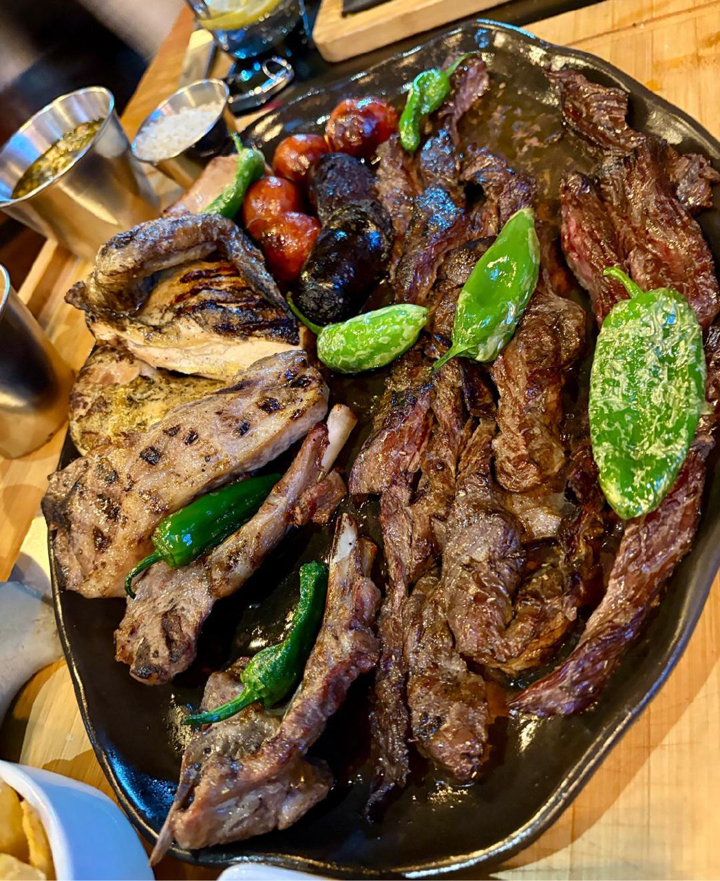 Découvrez les mets du Restaurant La Sangria Grill Andorra, un des meilleurs restaurants de viande XXXXL au feu de bois en Andorre ! 🥩🔥