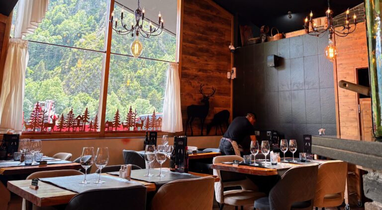 La Sangria Grill, c'est accessible sans souci. Ainsi, en cours de déneigement, maintenant vous pouvez parfaitement accéder à La Sangria Grill à Meritxell.