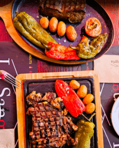 Las mejores reseñas de restaurantes de Canillo en Andorra. Muy buen restaurante, excelente servicio, las mejores carnes de Andorra. Precio y calidad inmejorables. Comida: 5/5 Servicio: 5/5 Ambiente: 5/5.