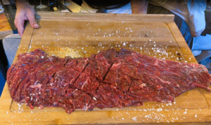 Las mejores reseñas de restaurantes cerca de GrandValira. Ruben Ramos Comida · 30-40 €. Una experiencia excelente en La Sangría Grill. Probamos el queso camembert, que estaba delicioso, cremoso y con una presentación impecable, y la bavette de buey, perfectamente cocinada, tierna y llena de sabor. El ambiente es acogedor y el servicio muy atento y amable. Sin duda, un lugar al que volveremos. ¡Totalmente recomendable! Comida: 5/5 Servicio: 5/5 Ambiente: 5/5.