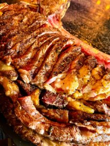 Un restaurant toujours au top. L'accueil est très agréable avec une équipe souriante et une cuisine très gourmande. Nous y retournons plusieurs fois par an avec grand plaisir! Comida: 5/5  Servicio: 5/5 Ambiente: 5/5