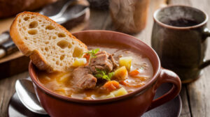 Le pot-au-feu est une recette de cuisine traditionnelle emblématique historique de la cuisine française, et du repas gastronomique des Français, à base de viande de bœuf cuisant longuement à feu très doux dans un bouillon de légumes (poireau, carotte, navet, oignon, céleri, chou et bouquet garni).