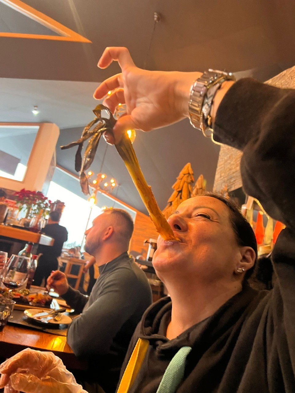 Aquest hivern, al Restaurant La Sangria Grill ho donem tot amb dues protagonistes absolutes: els calçots i les nostres carns prèmium XXXXL a la brasa de llenya d'alzina.